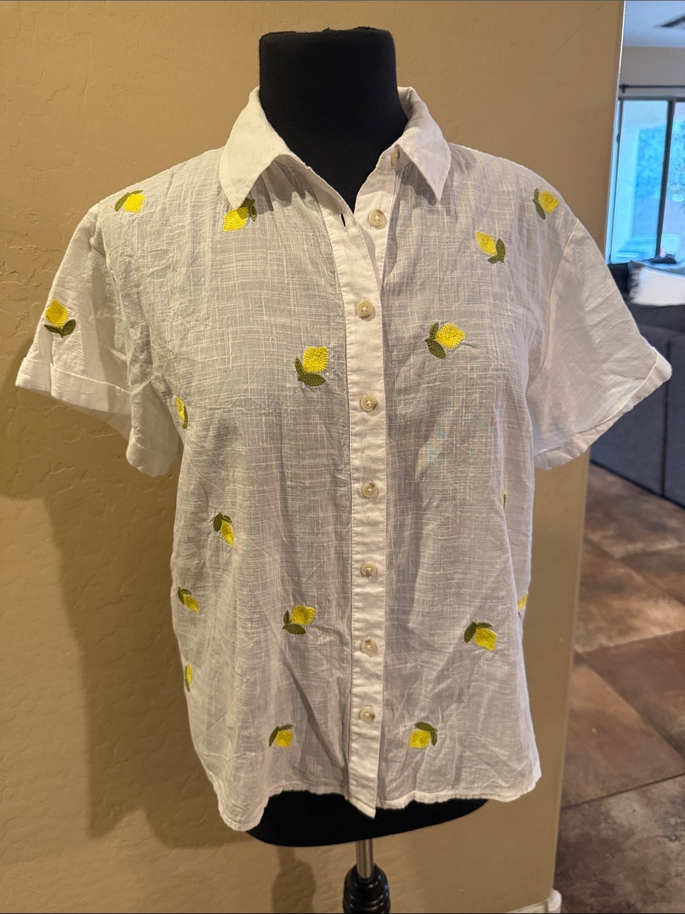 White Button-Down Cotton Shirt with Yellow Embroidered Lemons
